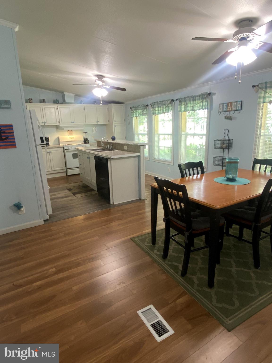32008 Siham Road, Unit 51991 Lewes, DE 19958 - Photo 4 of 39 Large eat in kitchen