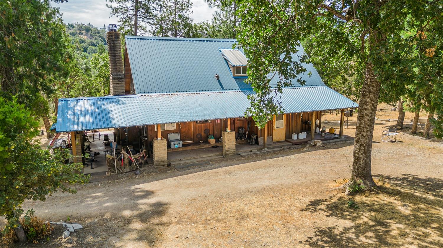 33288 Linson Road Tollhouse, CA 93667 - Photo 42 of 54 a backyard of a house with table and chairs