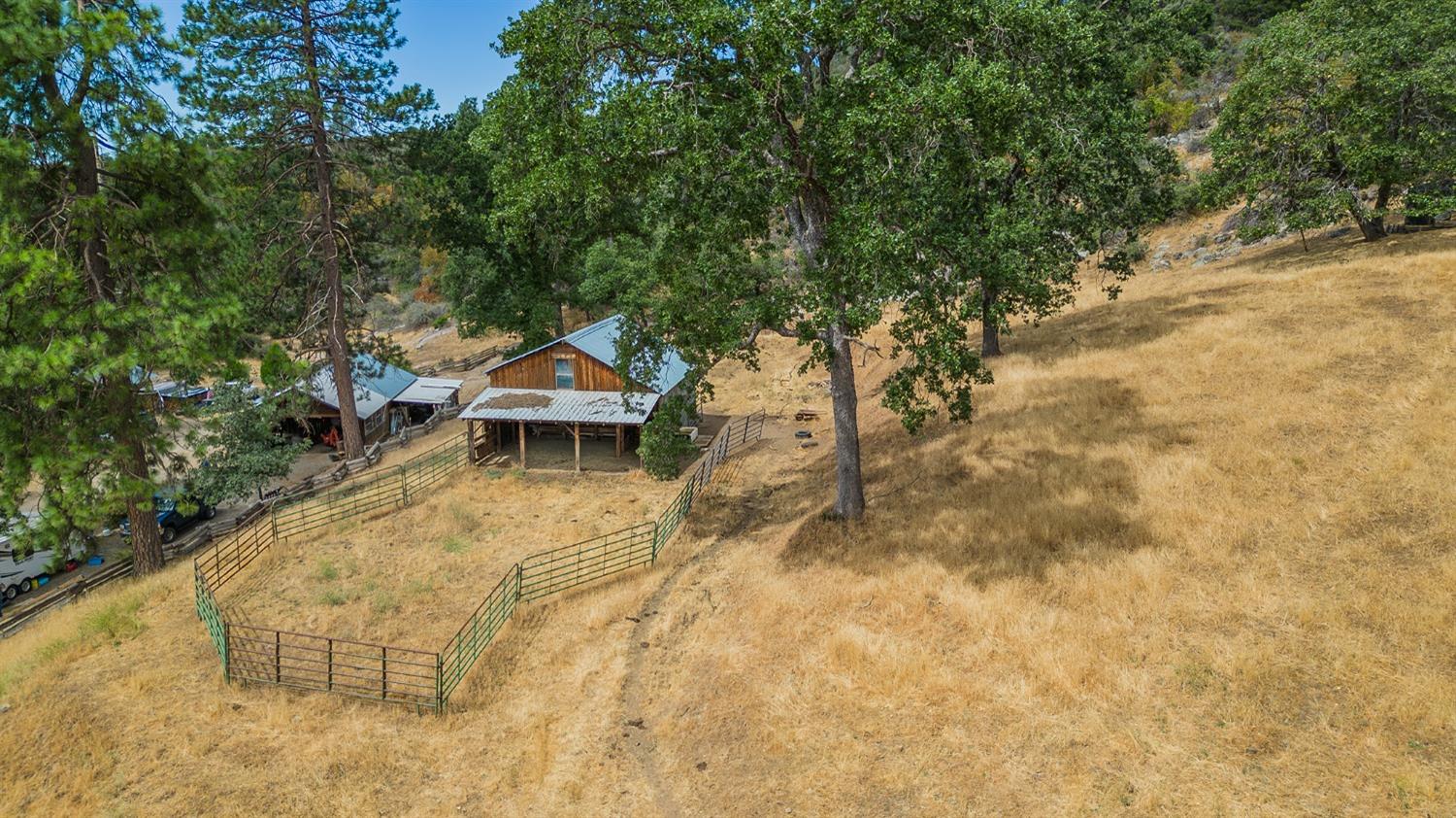33288 Linson Road Tollhouse, CA 93667 - Photo 51 of 54 a backyard of a house with table and chairs