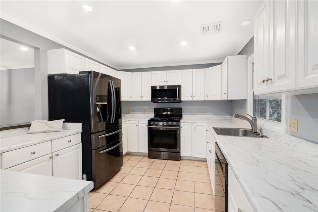 120 Harris Road Nashua, NH 03062 - Photo 6 of 42