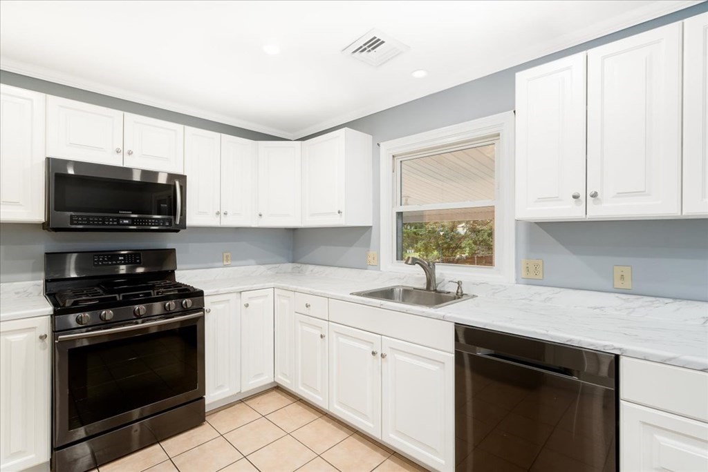 120 Harris Road Nashua, NH 03062 - Photo 7 of 42
