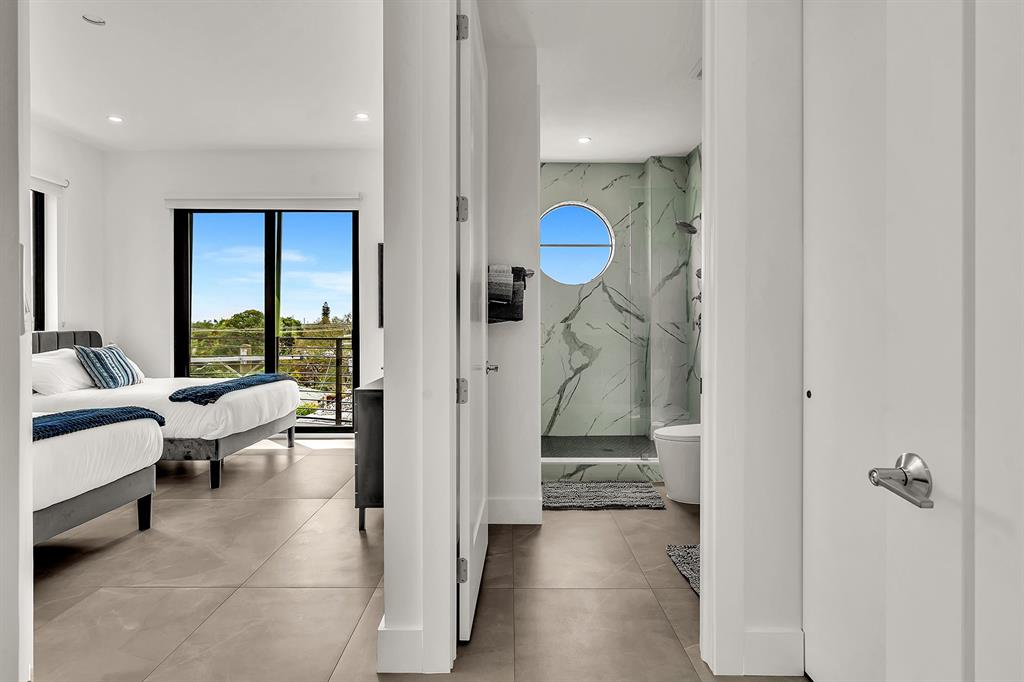 2100 Miami Road, Unit 403 Fort Lauderdale, FL 33316 - Photo 19 of 38 a view of a living room