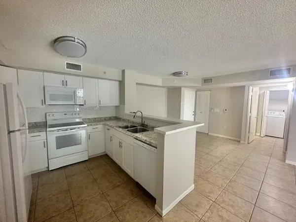$2,200 | 7840 Sonoma Springs Circle, Unit 103, Lake Worth, FL 33463