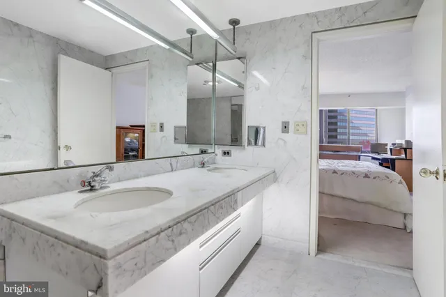 a en suite bathroom with a sink and a mirror