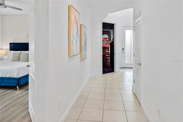 a view of livingroom with furniture