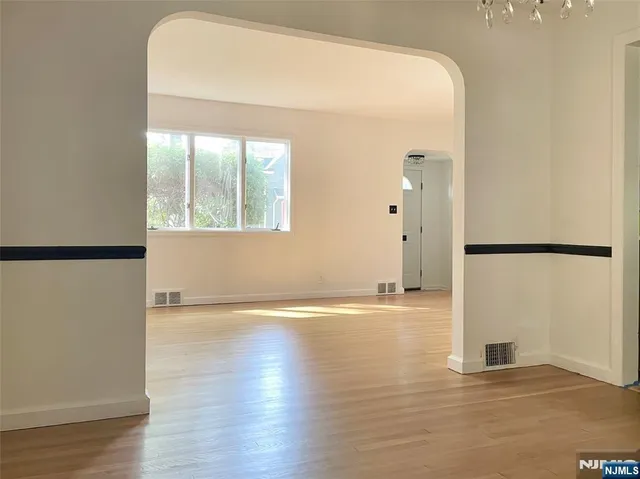 $4,000 | 961 Phelps Road, Teaneck, NJ 07666