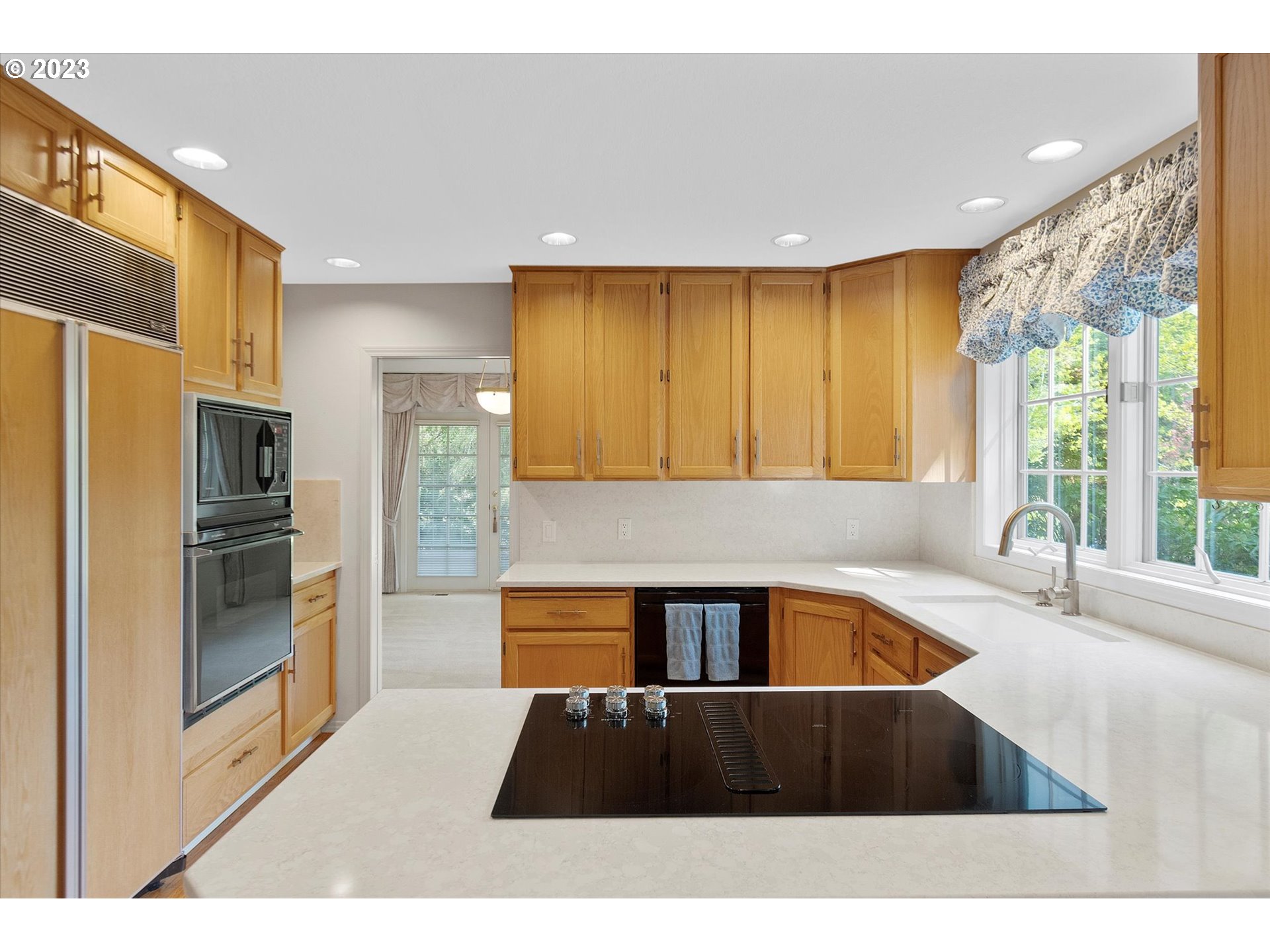 75442 Fern Hill Road Rainier, OR 97048 - Photo 20 of 48 a kitchen with a refrigerator and a sink