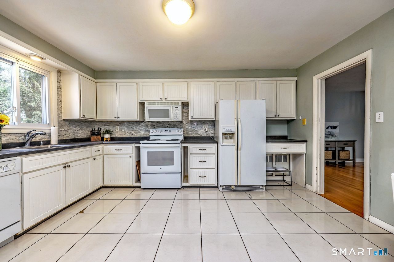 343 Smith Farm Road Orange, CT 06477 - Photo 13 of 40