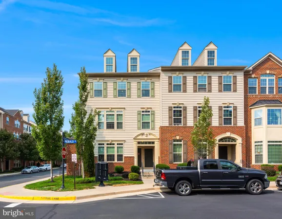 $2,900 | 42237 Piebald Square, Aldie, VA 20105