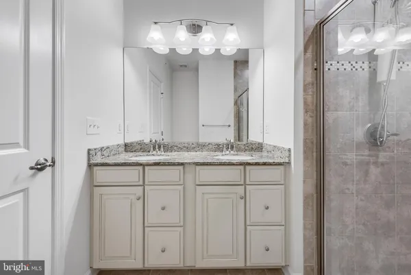 $2,900 | 42237 Piebald Square, Aldie, VA 20105