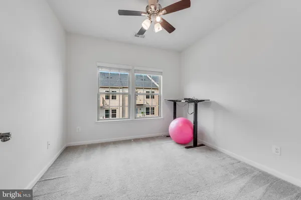 $2,900 | 42237 Piebald Square, Aldie, VA 20105