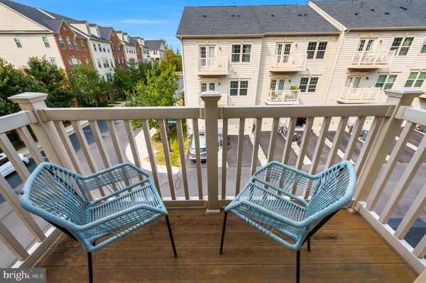 $2,900 | 42237 Piebald Square, Aldie, VA 20105