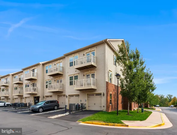 $2,900 | 42237 Piebald Square, Aldie, VA 20105