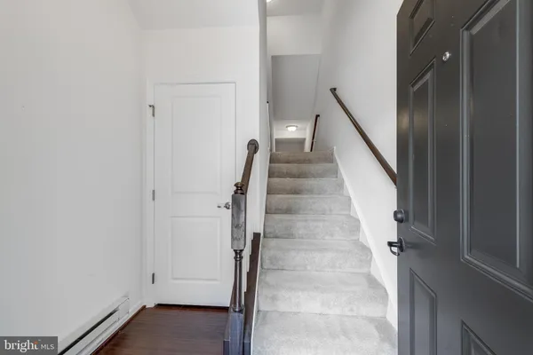 $2,900 | 42237 Piebald Square, Aldie, VA 20105