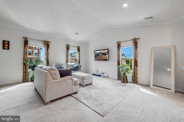 $2,900 | 42237 Piebald Square, Aldie, VA 20105