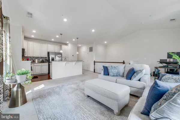 $2,900 | 42237 Piebald Square, Aldie, VA 20105