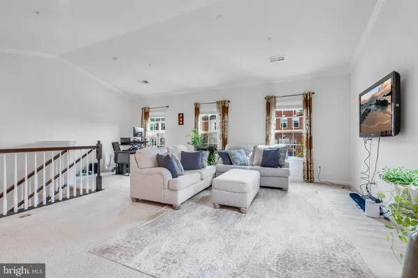 $2,900 | 42237 Piebald Square, Aldie, VA 20105