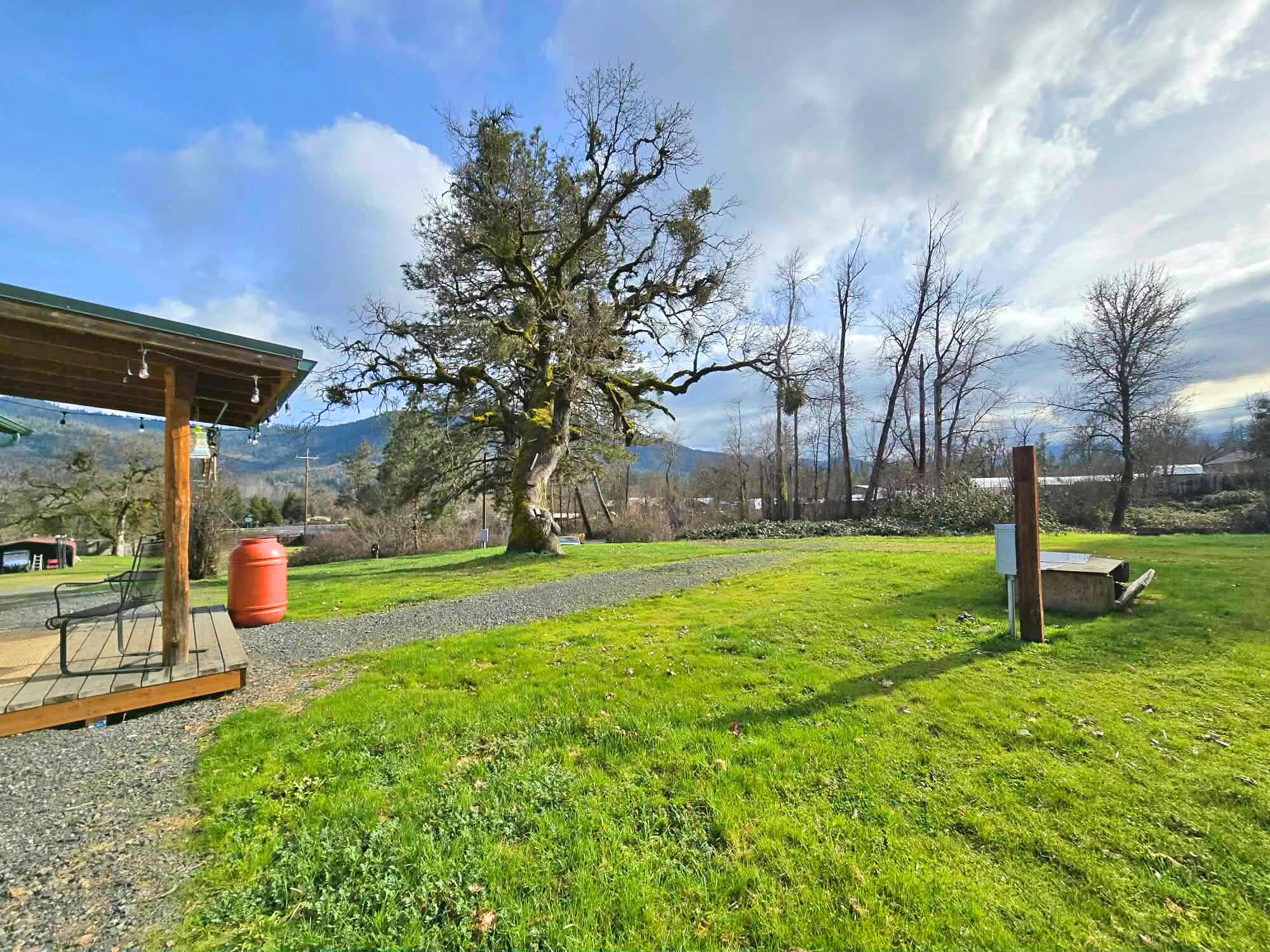 17275 Water Gap Road Williams, OR 97544 - Photo 6 of 48 9279cf74-21bd-4fd4-88a4-c7e14e385ea1-fot