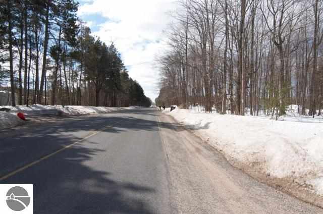 2816 North Reynolds Road Interlochen, MI 49643 - Photo 27 of 31 1743754-26.JPG