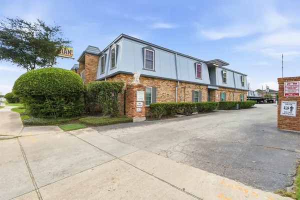 $1,550 | 3131 Southwest Freeway, Unit B21, Houston, TX 77098