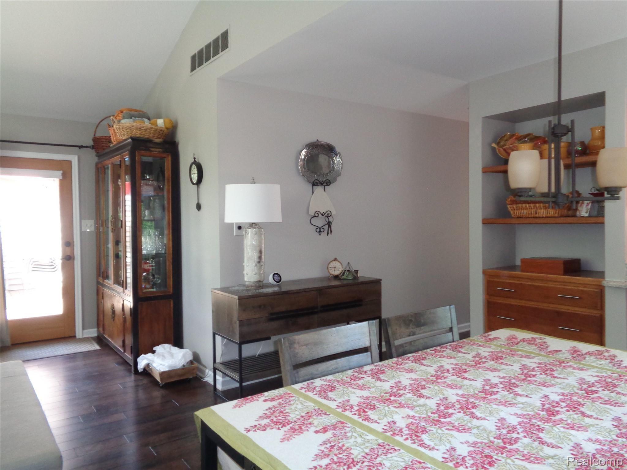 3368 Rivers Edge Drive Wayne, MI 48184 - Photo 21 of 64 DSC02691.JPG