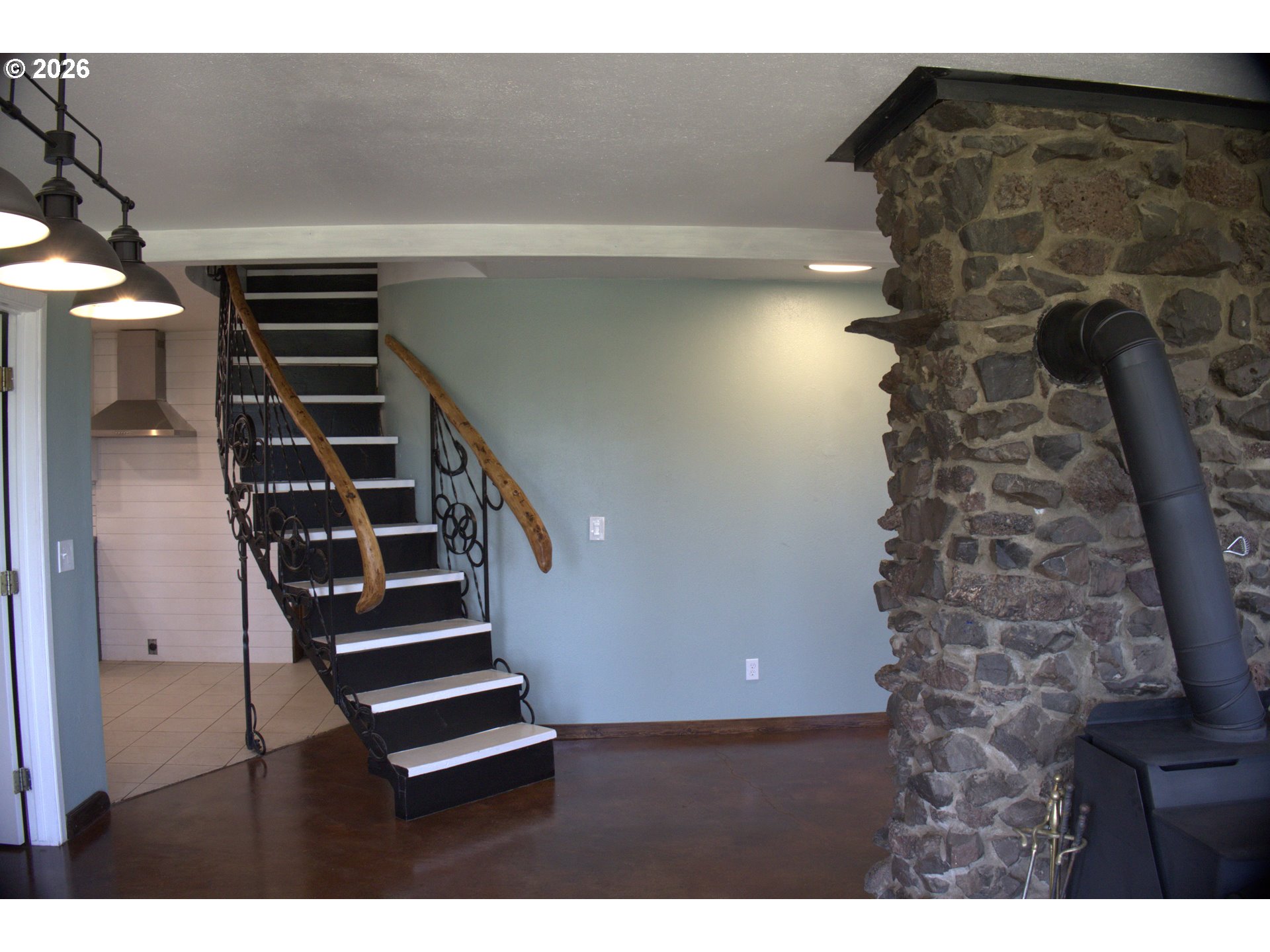 55821 Wildhorse Road Weston, OR 97886 - Photo 7 of 33 a view of entryway with wooden floor