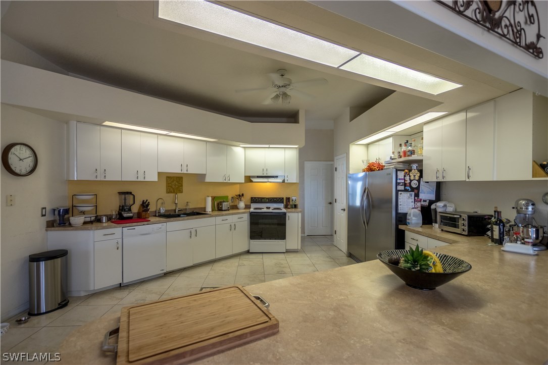 38830 Washington Loop Road Punta Gorda, FL 33982 - Photo 14 of 25 a kitchen with refrigerator and cars