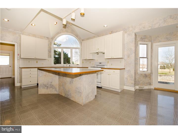 2587 Cold Spring Road Lansdale, PA 19446 - Photo 11 of 25 Gallery Image 11