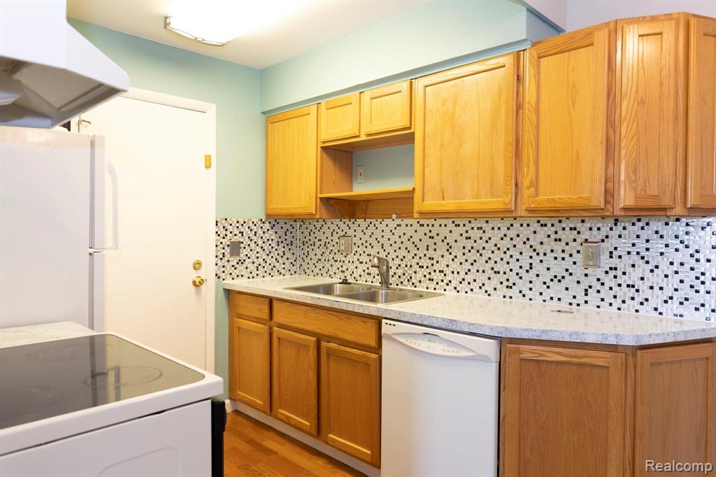 2419 Riverside Drive Trenton, MI 48183 - Photo 17 of 25
