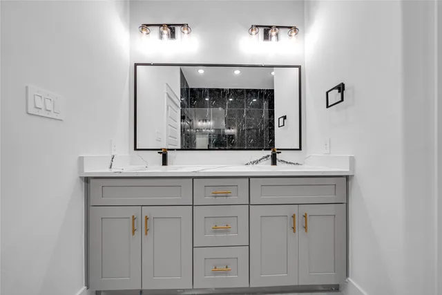 $2,250 | 4902 Higgins Street, Unit A, Houston, TX 77033