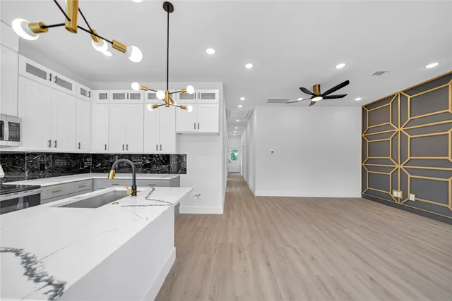 $2,250 | 4902 Higgins Street, Unit A, Houston, TX 77033