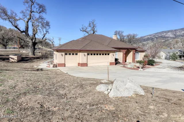 $699,900 | 23001 Lakeview Drive, Tehachapi, CA 93561
