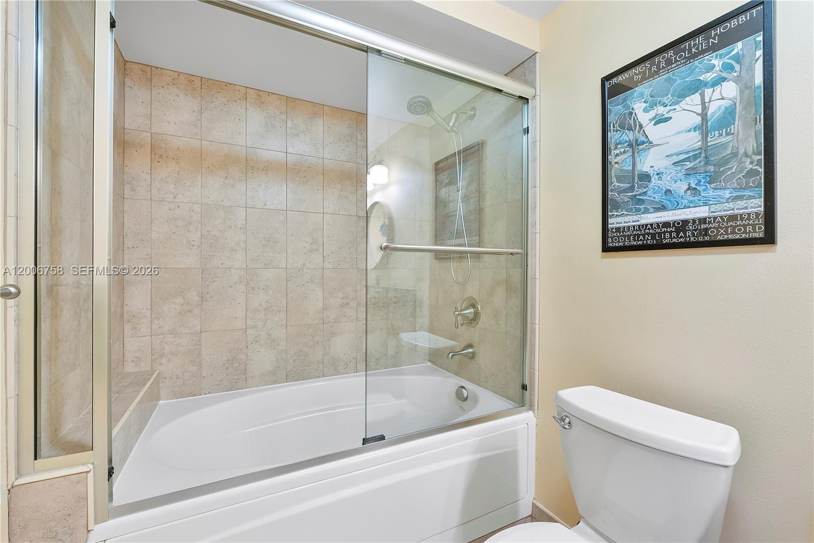 950 De Soto Road, Unit 3C Boca Raton, FL 33432 - Photo 27 of 41 Guest Bath
