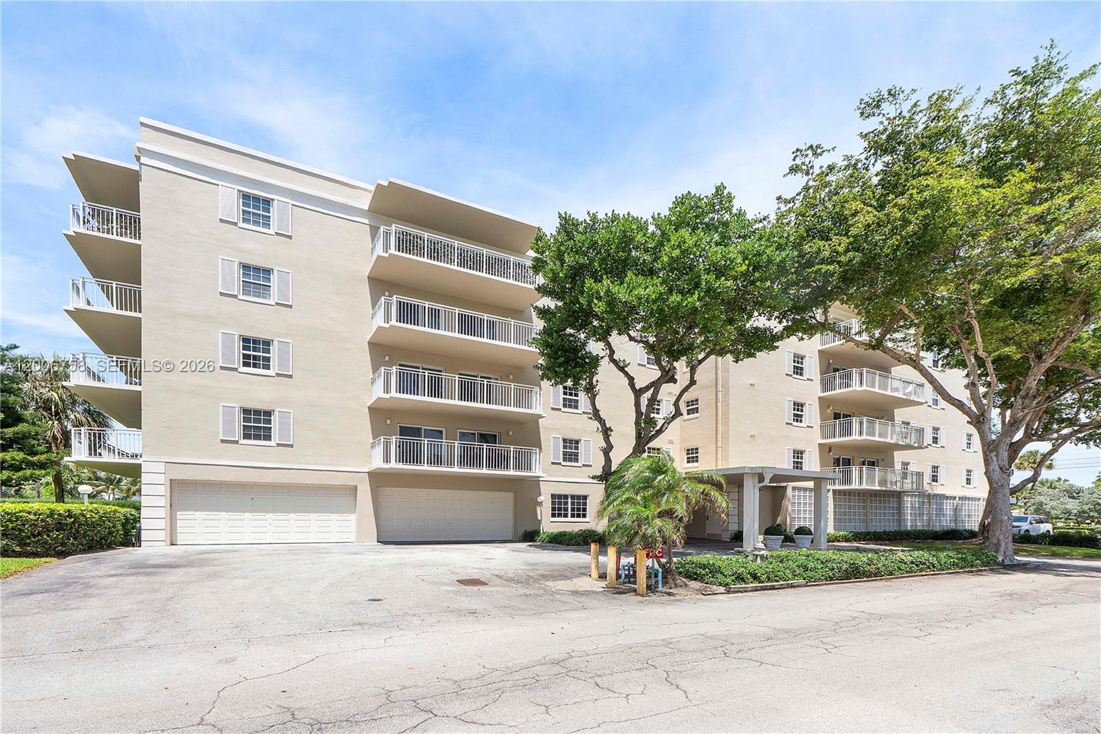 950 De Soto Road, Unit 3C Boca Raton, FL 33432 - Photo 4 of 41