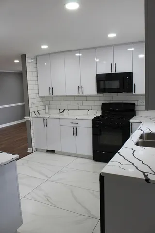 $299,900 | 551 West 95th Street, Chicago, IL 60628