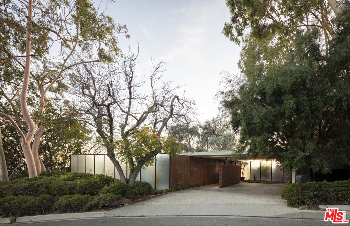 1811 Bel Air Road Los Angeles, CA 90077 - Photo 2 of 8