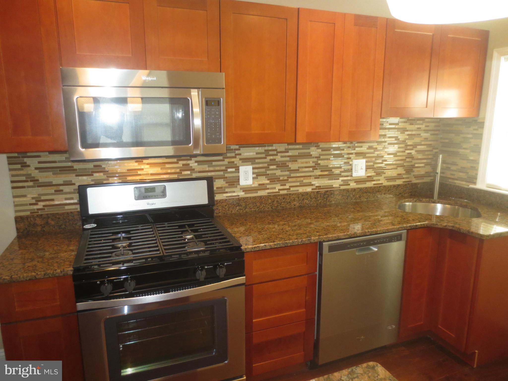 912 Stamford Road Baltimore, MD 21229 - Photo 2 of 28 Custom Backsplash