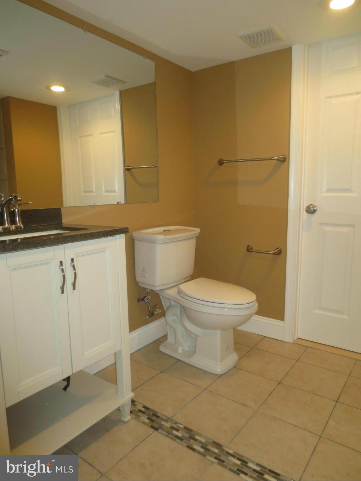912 Stamford Road Baltimore, MD 21229 - Photo 15 of 28 Entry Level Bath
