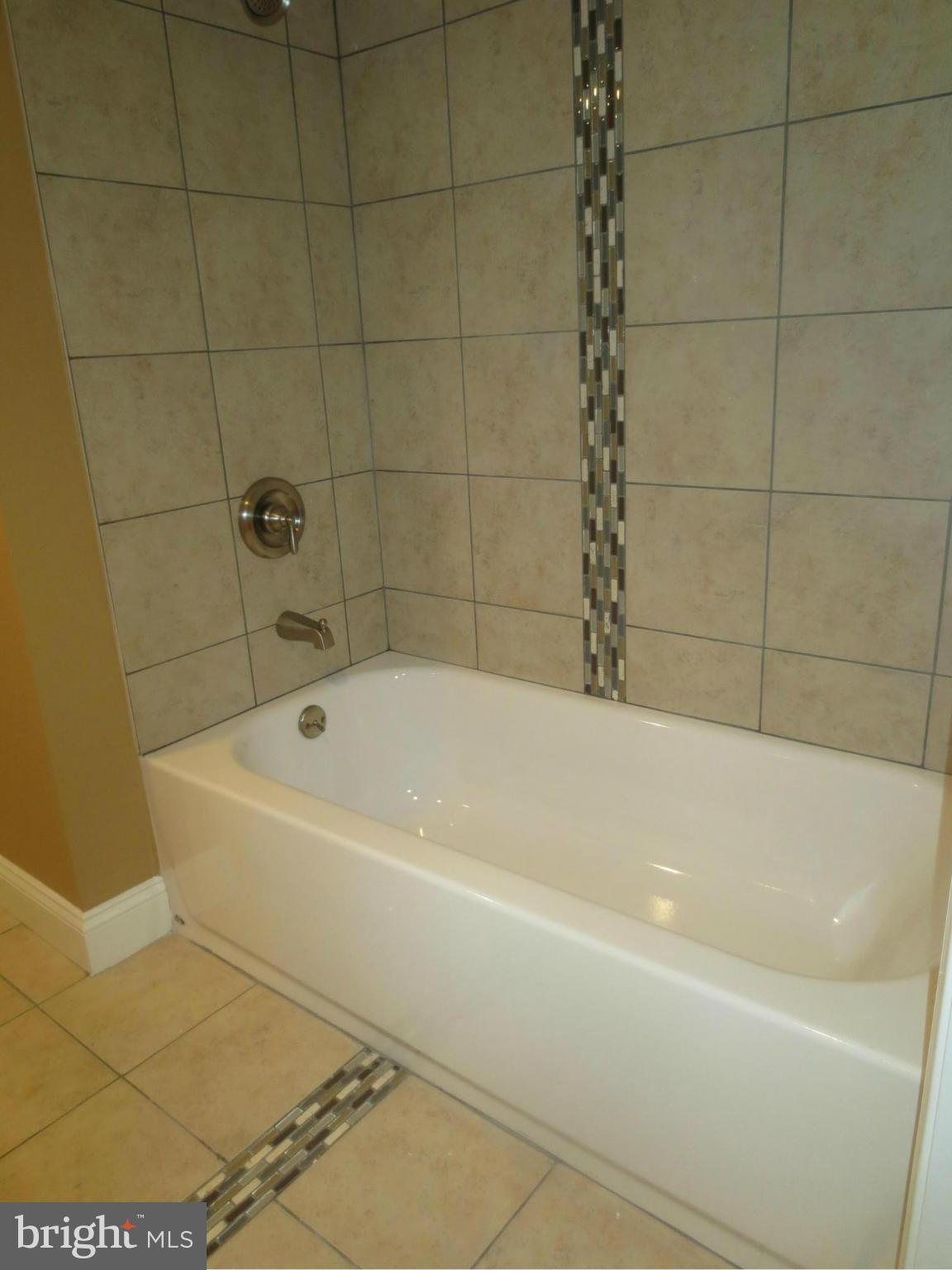 912 Stamford Road Baltimore, MD 21229 - Photo 17 of 28 Custom Tilework