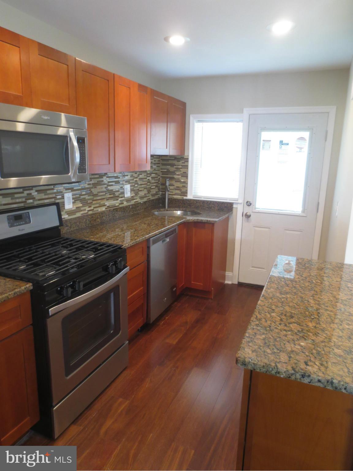 912 Stamford Road Baltimore, MD 21229 - Photo 3 of 28 New Stainless Appliances, Cabinets