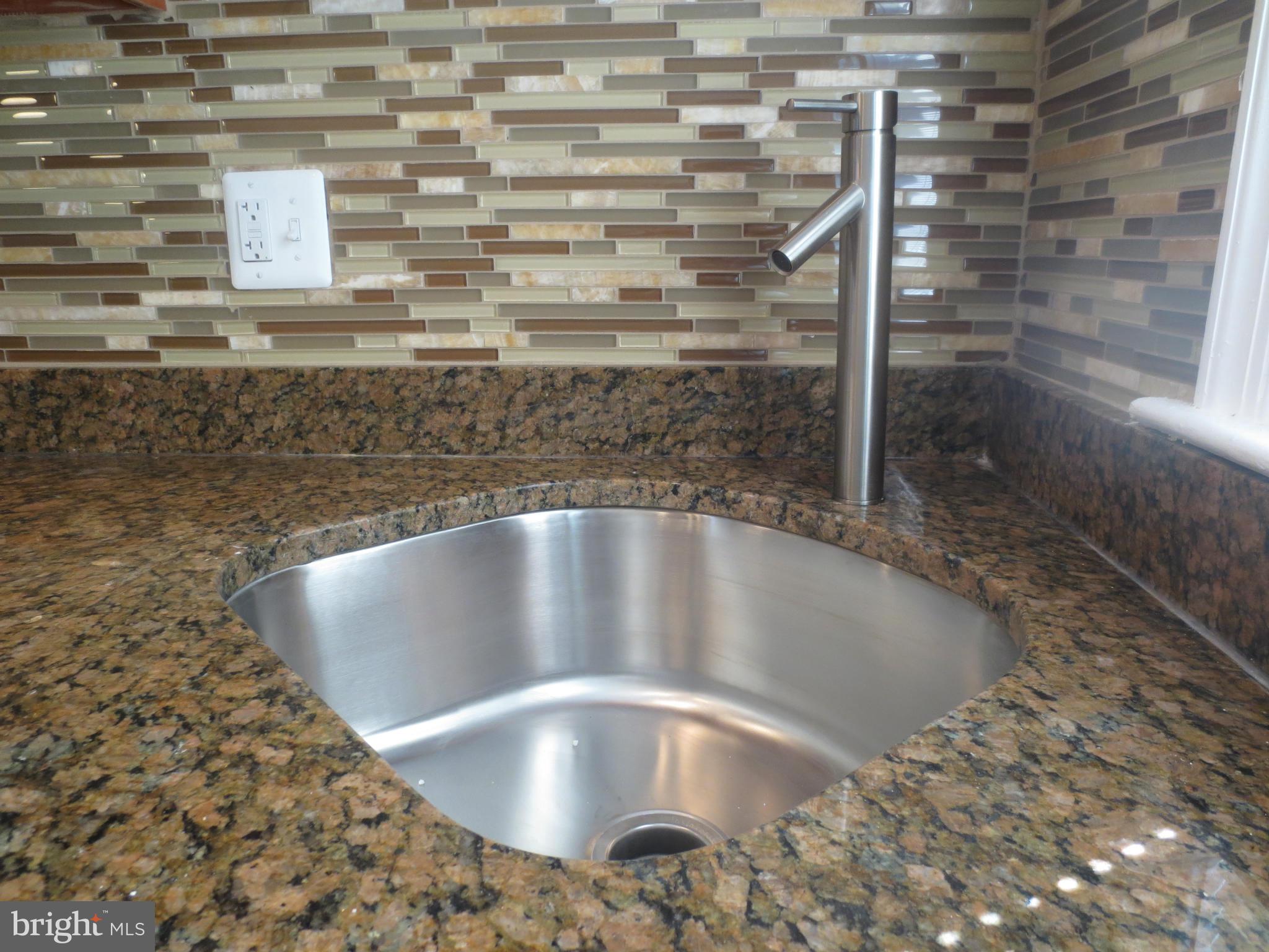 912 Stamford Road Baltimore, MD 21229 - Photo 24 of 28 Kitchen