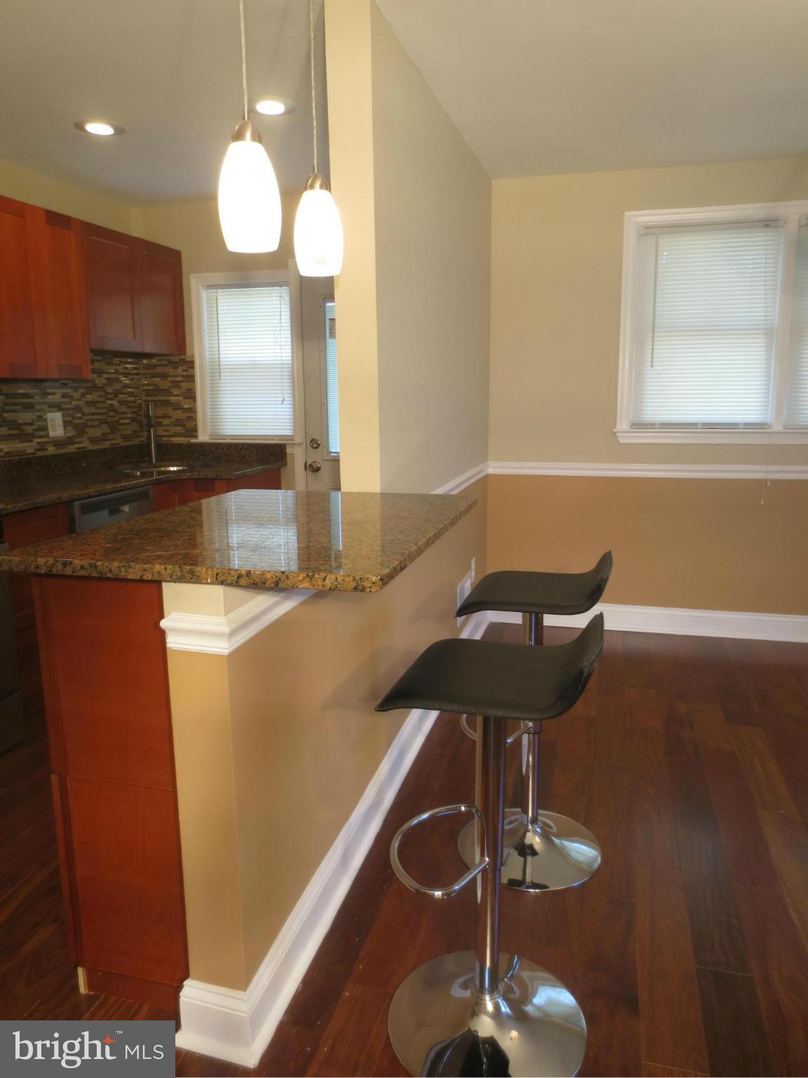 912 Stamford Road Baltimore, MD 21229 - Photo 4 of 28 Granite Breakfast Bar