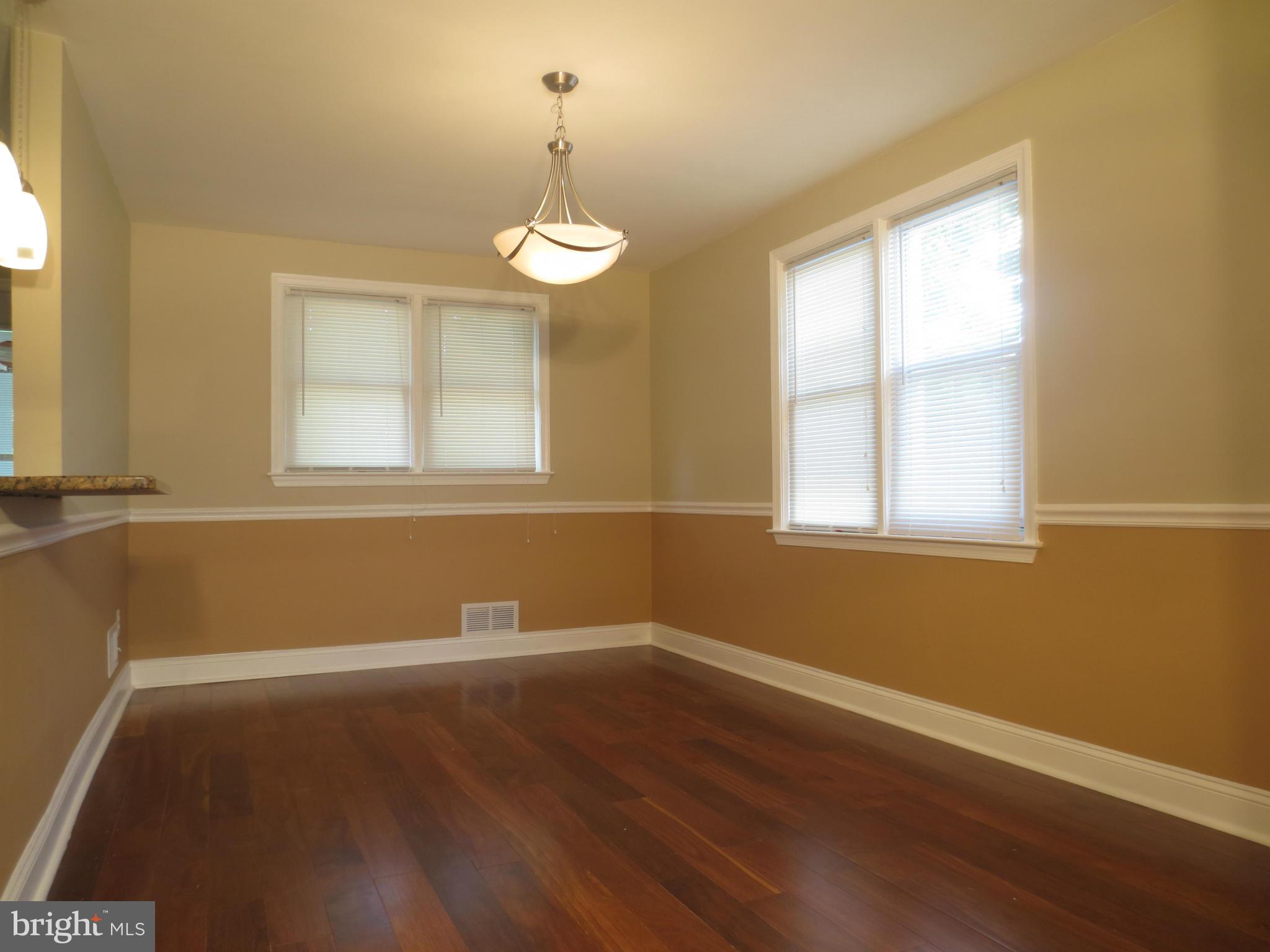 912 Stamford Road Baltimore, MD 21229 - Photo 5 of 28 Dining Room