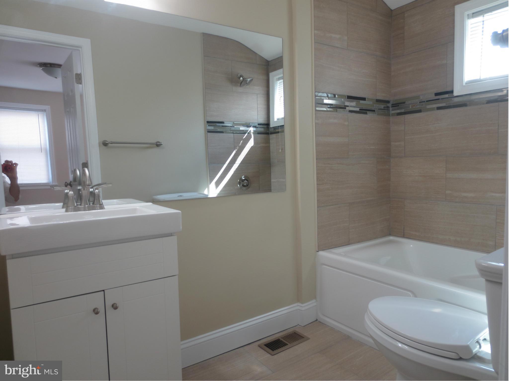 912 Stamford Road Baltimore, MD 21229 - Photo 7 of 28 Bath