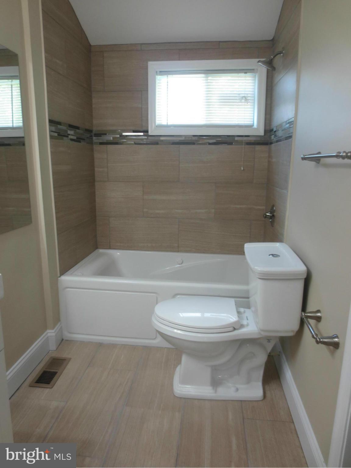 912 Stamford Road Baltimore, MD 21229 - Photo 9 of 28 Custom Tilework