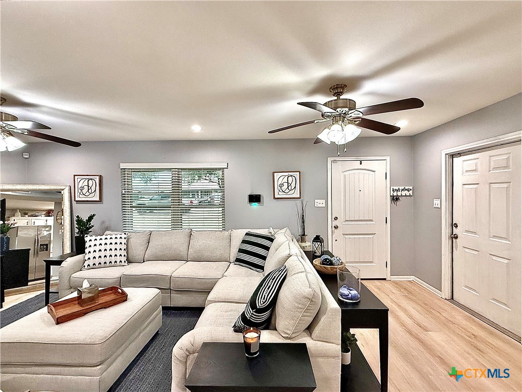 213 Sparrow Lane Victoria, TX 77905 - Photo 11 of 44 a living room with furniture and a large window