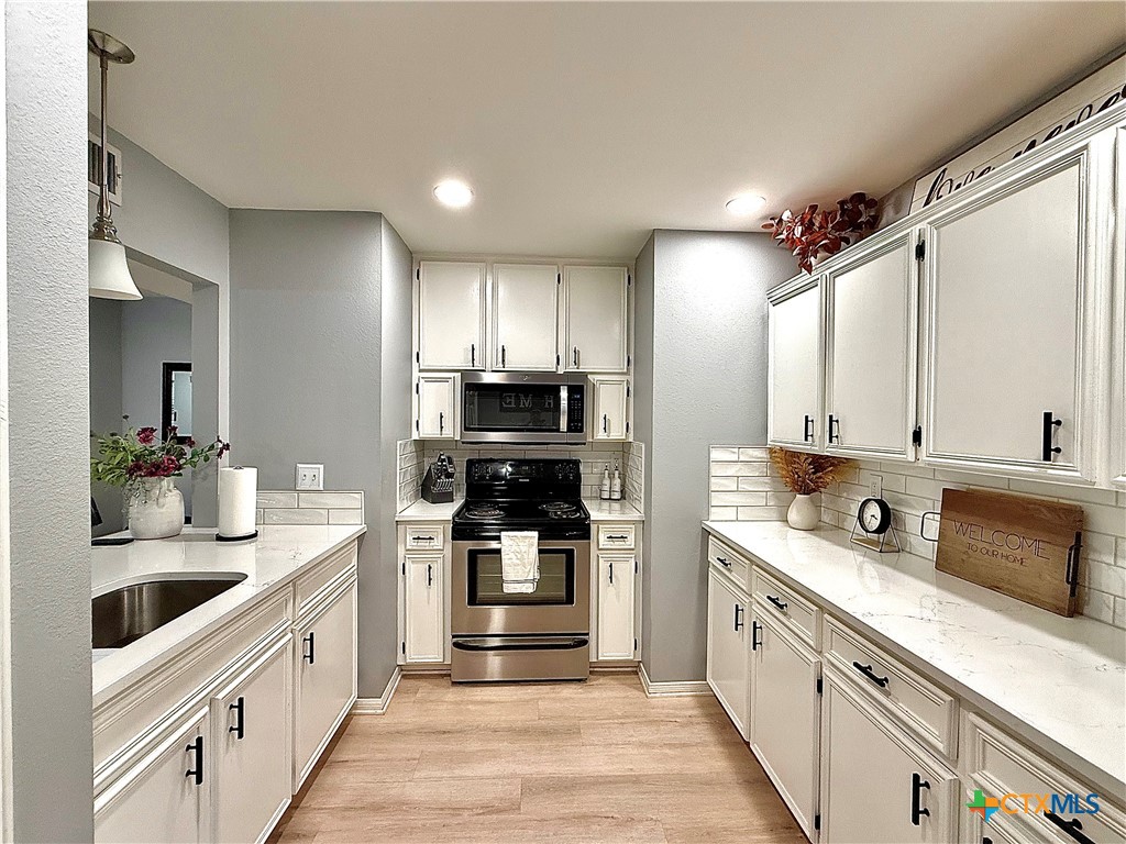 213 Sparrow Lane Victoria, TX 77905 - Photo 14 of 44 a kitchen with stainless steel appliances a sink stove and refrigerator