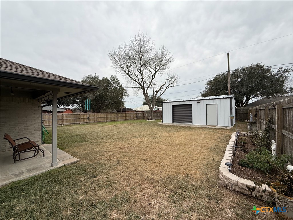 213 Sparrow Lane Victoria, TX 77905 - Photo 42 of 44 a backyard of a house with table and chairs