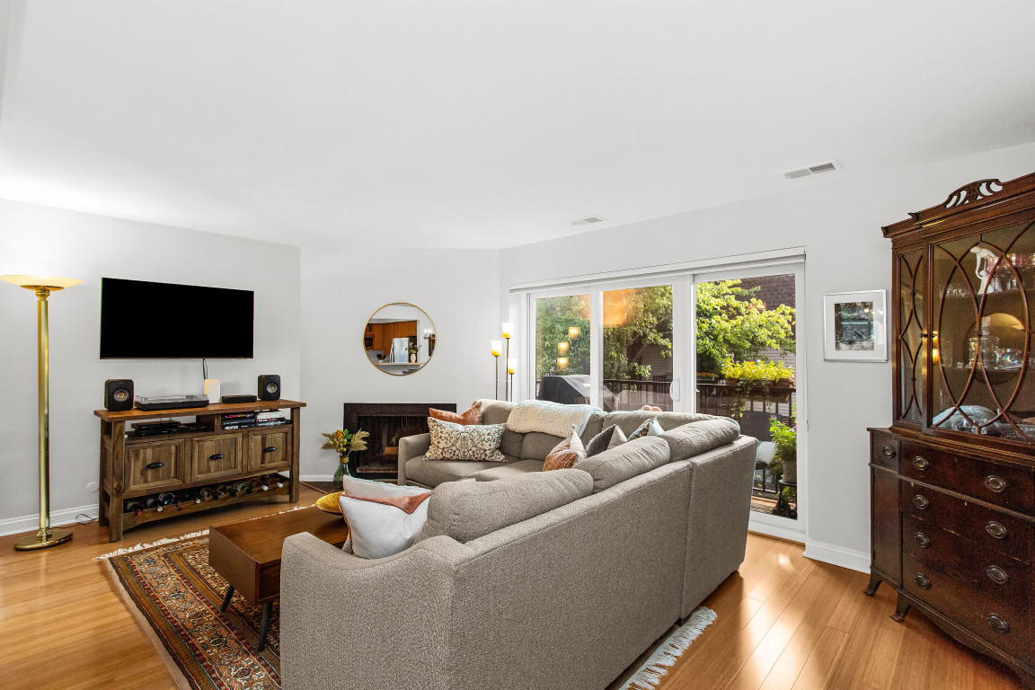 435 Elm Street, Unit 4G Deerfield, IL 60015 - Photo 3 of 29