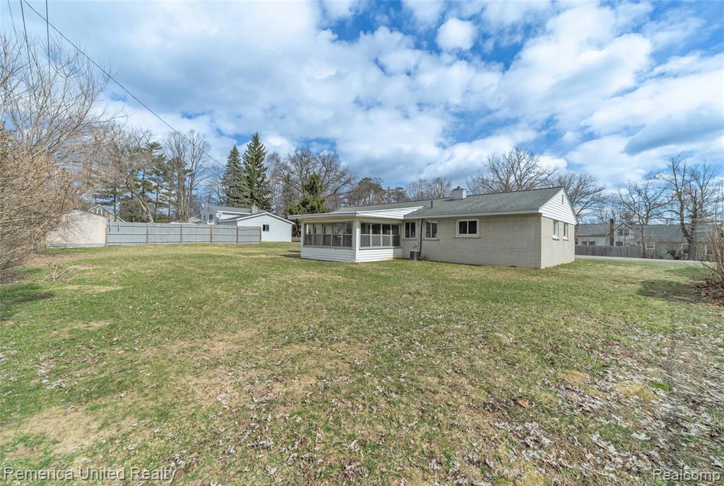 945 North Commerce Road Commerce Township, MI 48382 - Photo 46 of 59